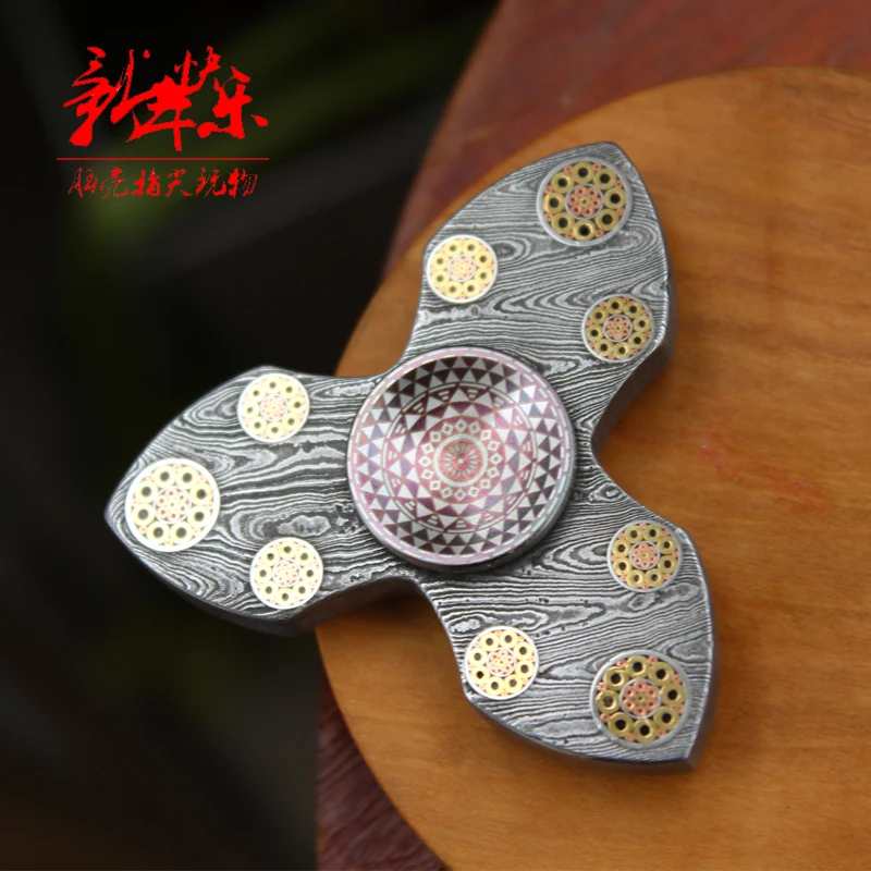 EDC Damascus Steel Trefoil Spiral Fingertip Top Mosaic Decompression Toy Ceramic Bearing