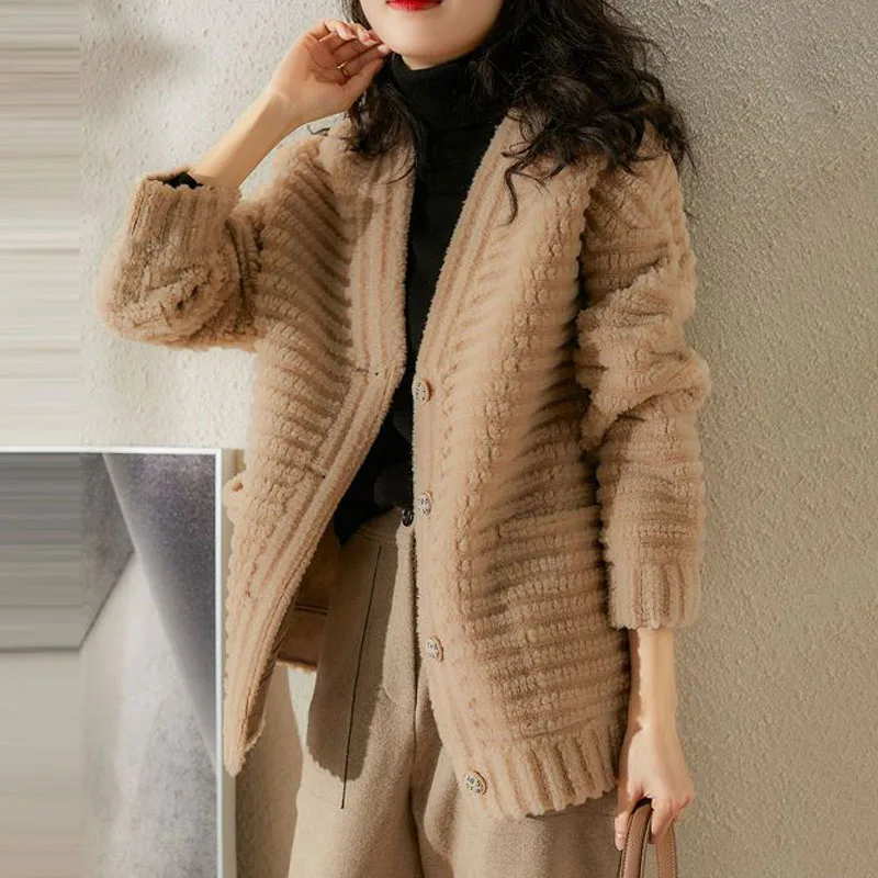 Parkas Women's Outdoors Short Coats 2022 Winter New Fashion Faux Fur Cashmere Stripe Splicing V-Neck Casual Warm Jackets Woman