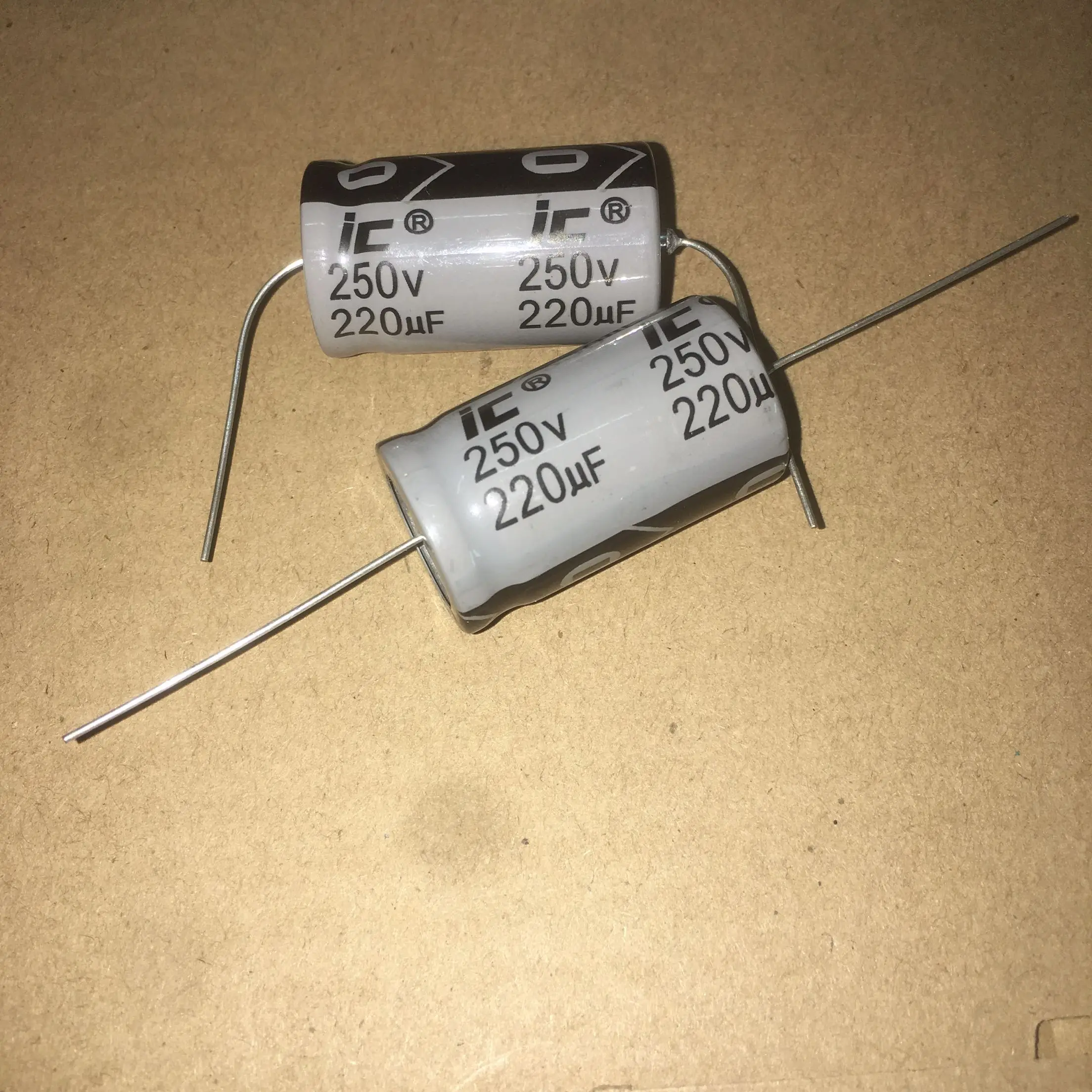 

2 шт.-1 партия, Катодная Осевая емкость IC 220UF 250V TTAM 300B