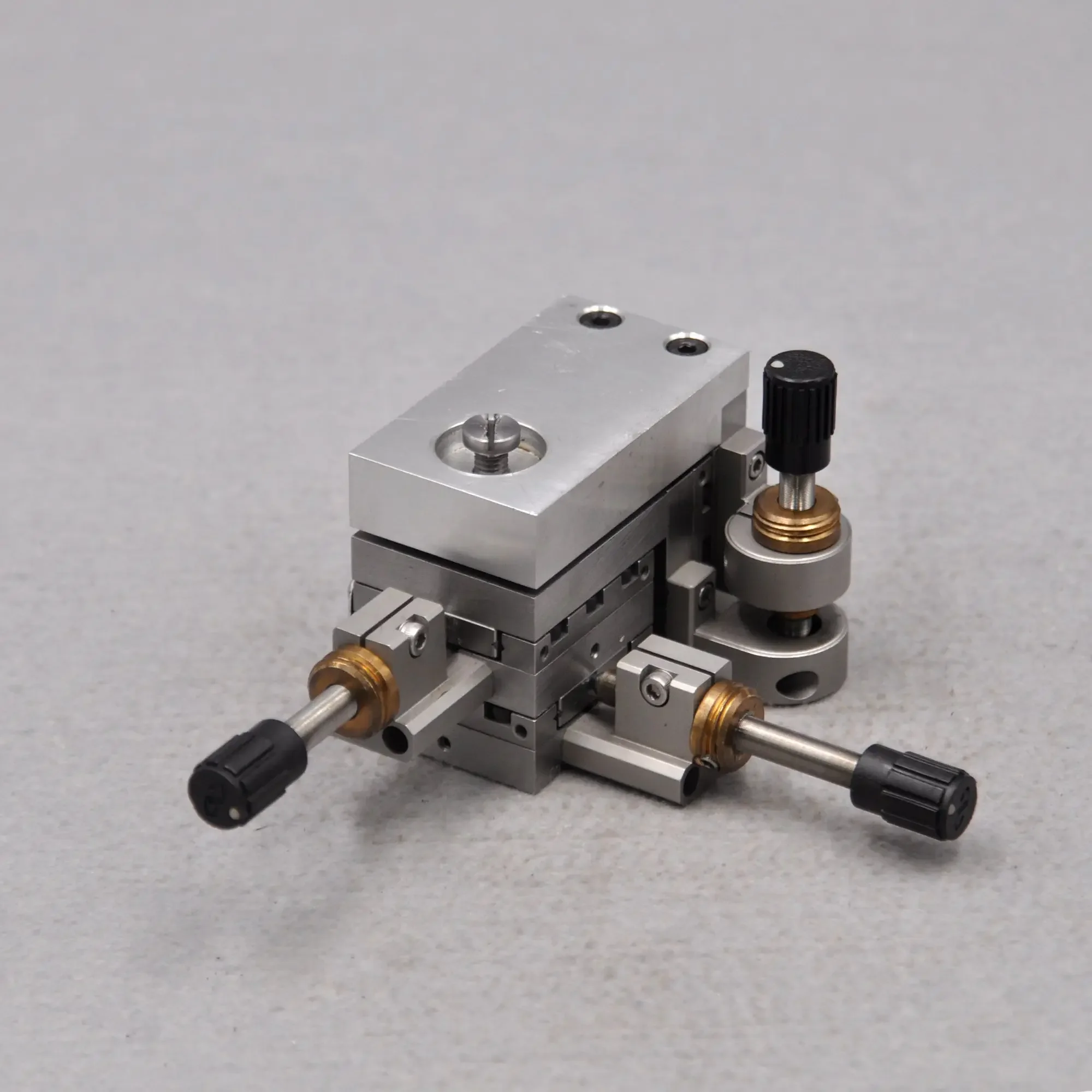 

XYZ axis Newport ULTRAlign 561D precision manual lifting platform displacement horizontal vertical sliding table