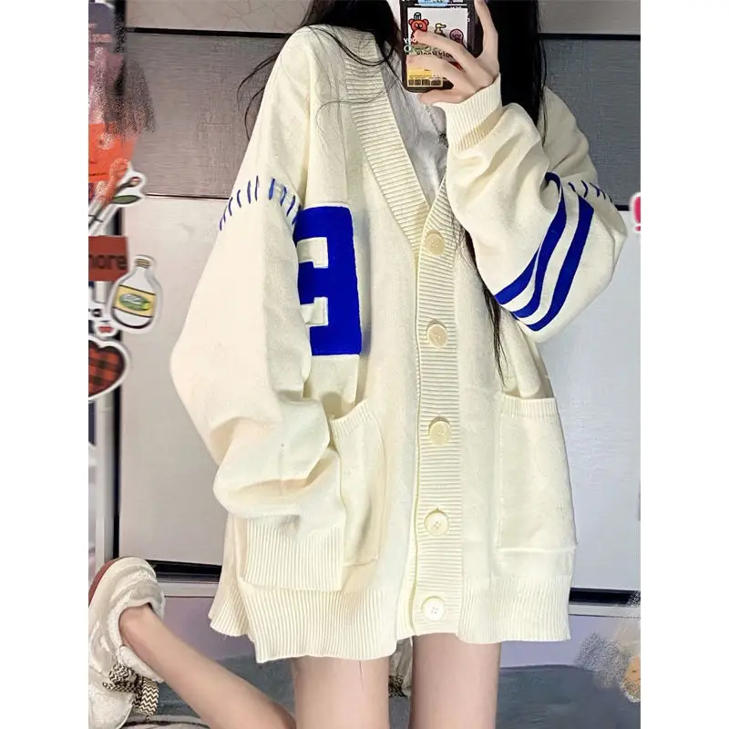 College Style V-neck Cardigan Sweater Womens Autumn 2022 New Retro Japanese Loose Casual Letter Design Sense Niche Cardigan Coat