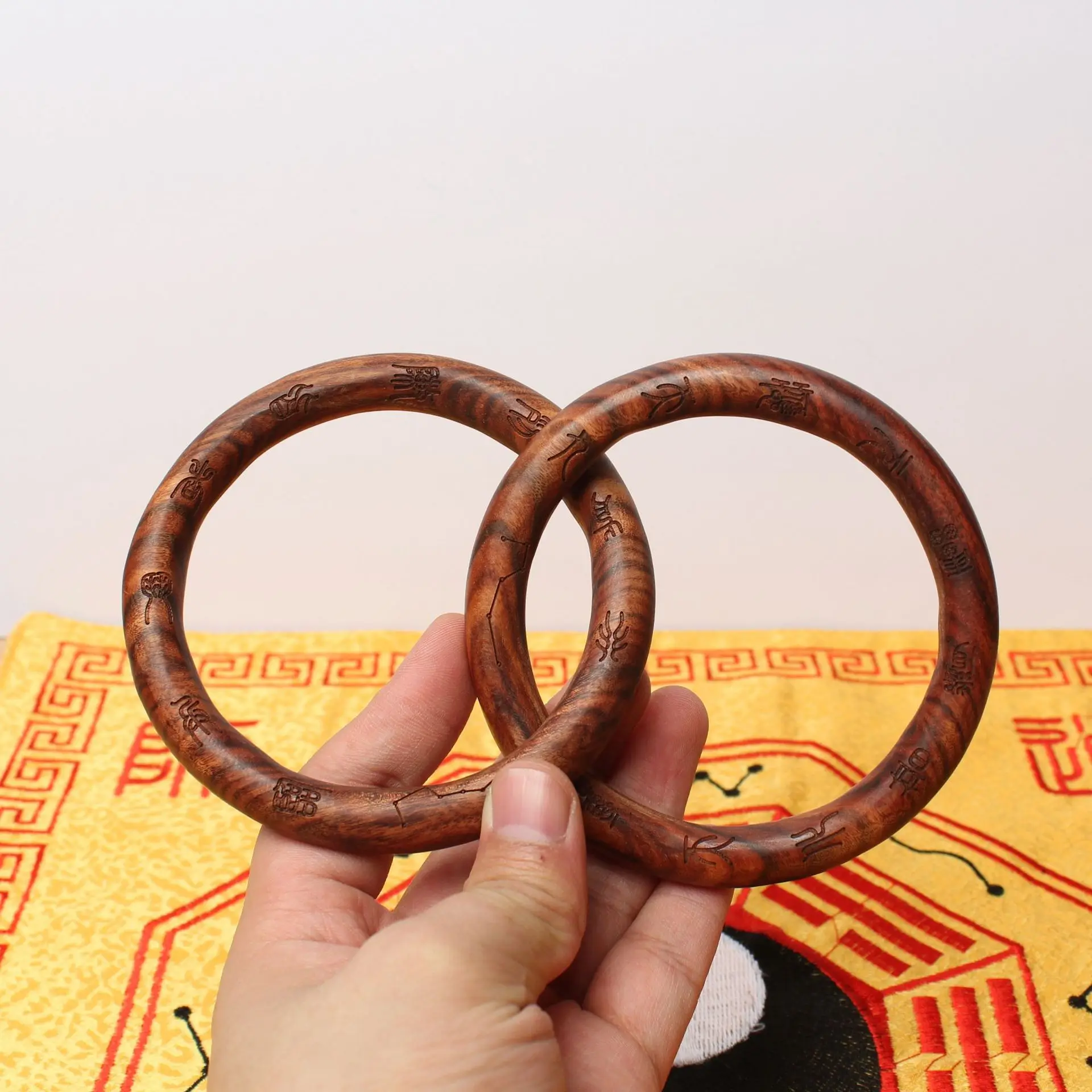 Молния Strike Jujube Wood кольцо Qiankun Инь и Ян с бриллиантом волшебный инструмент