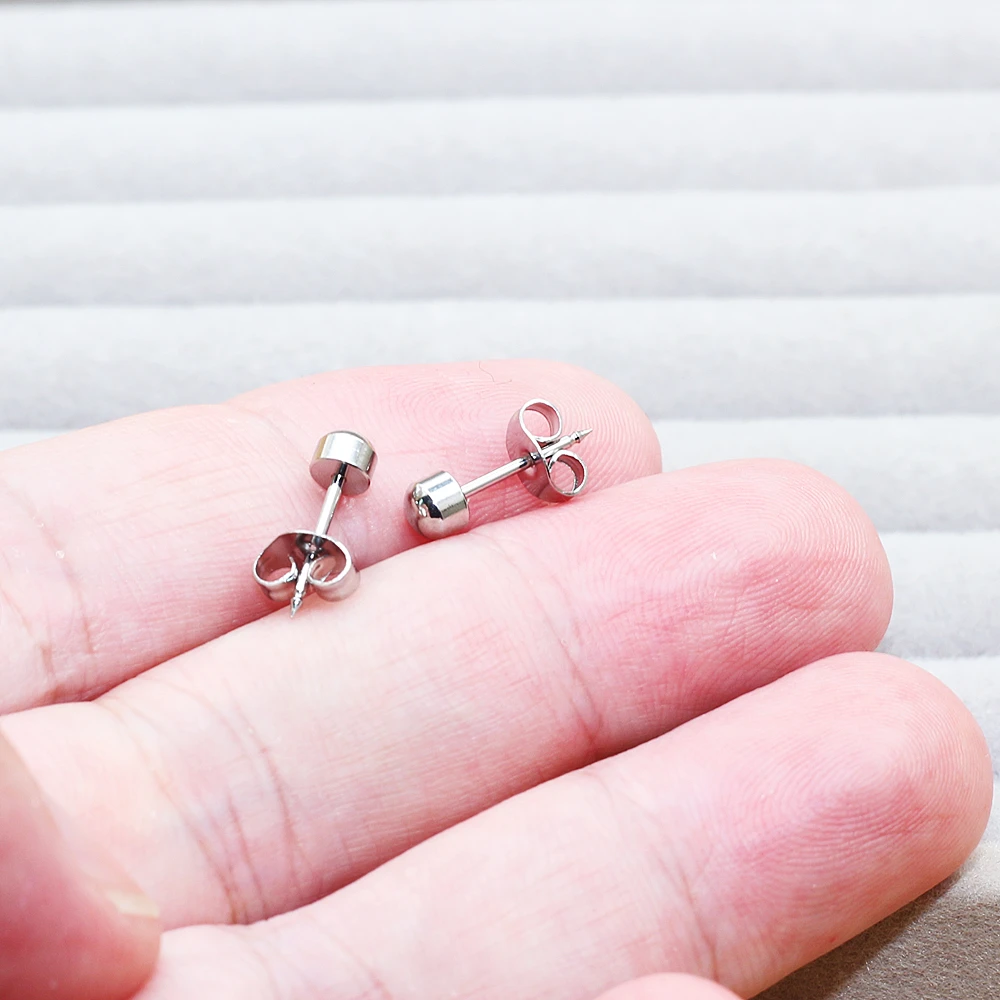 Серьги-гвоздики из титановой высокополированной нержавеющей стали с маленьким