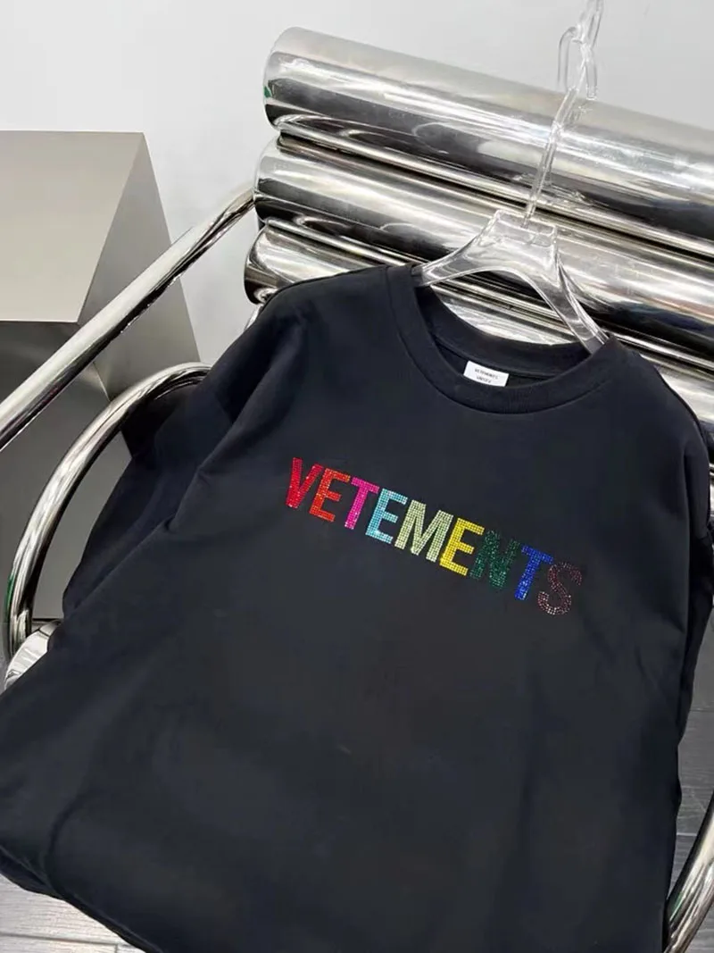 

Хлопковая футболка с коротким рукавом и логотипом Стразы