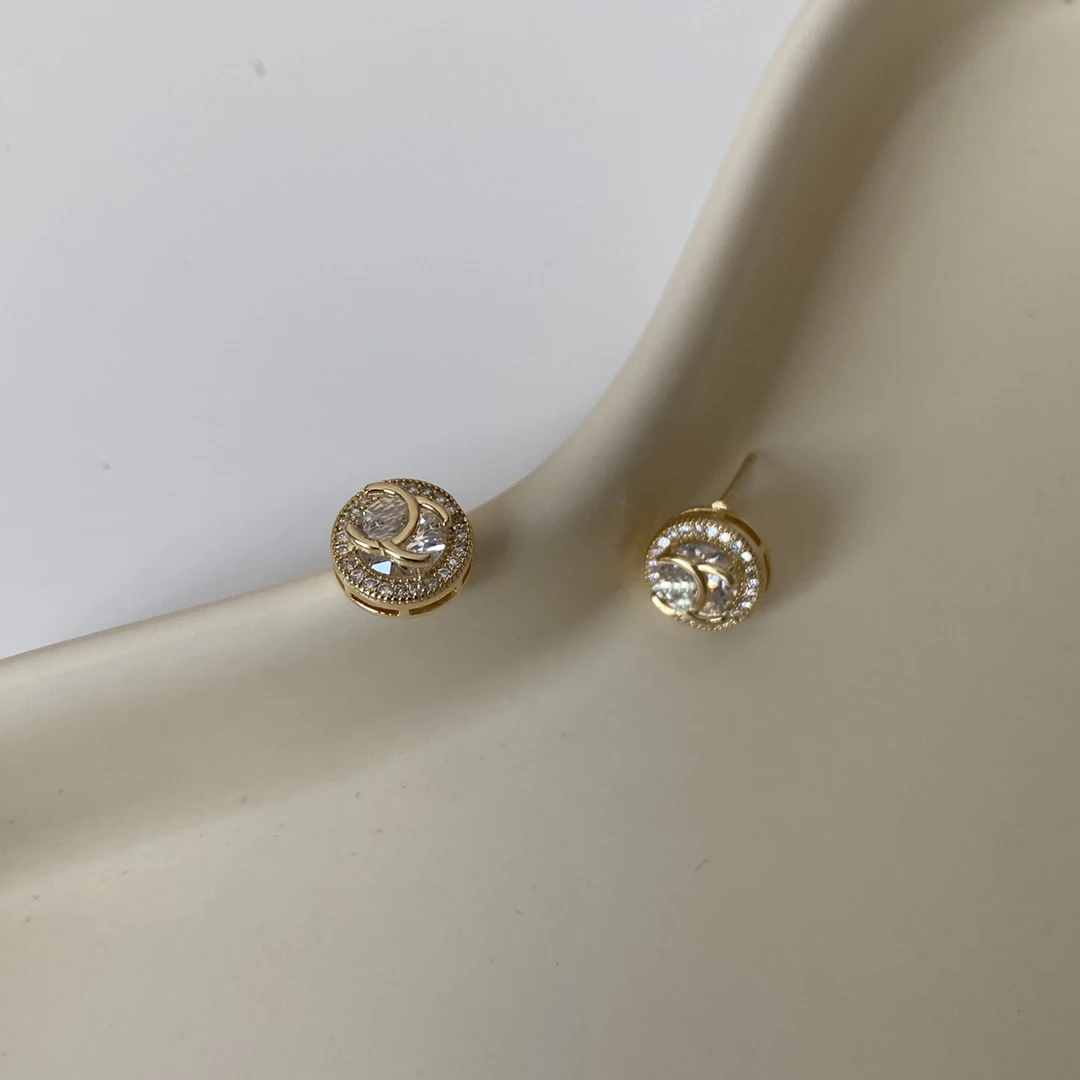 

Shiny small earrings female star with the same small zircon sterling silver needle lamp all-match light luxury earrings