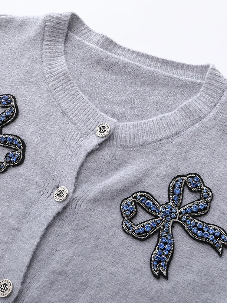 Женский трикотажный кардиган с круглым вырезом осень 2024