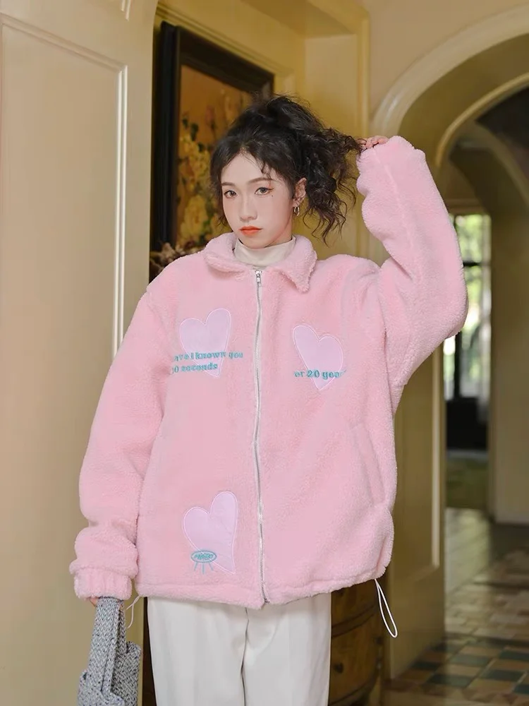 

Куртка женская из овечьей шерсти с вышивкой в виде сердца