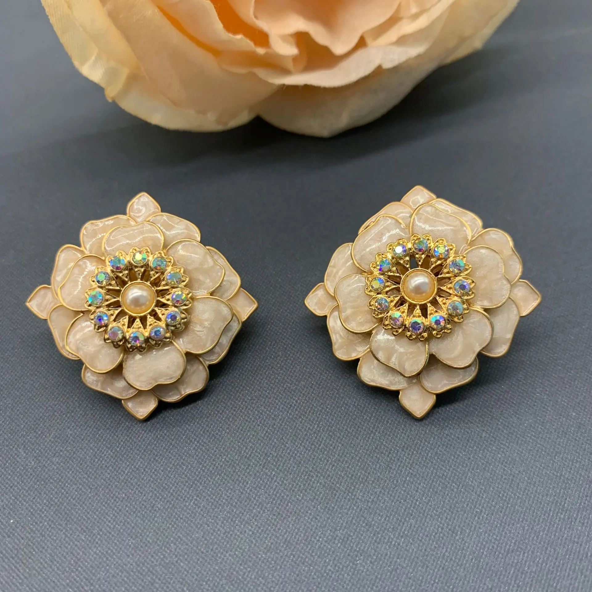 

Three-Layer Three-Dimensional Petals Ear Studs