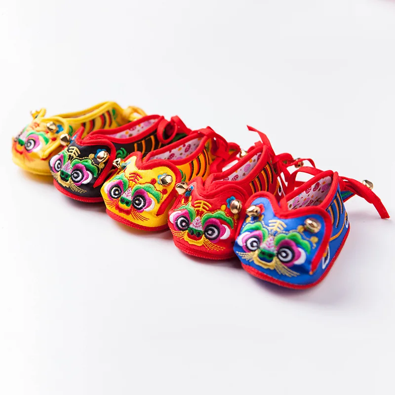 Детская обувь с головой тигра Китайская народная вышивка ручная работа Новинка Тканевая обувь Melaleuca с подошвой красная обувь для новорожденных обувь для детской кроватки подарок