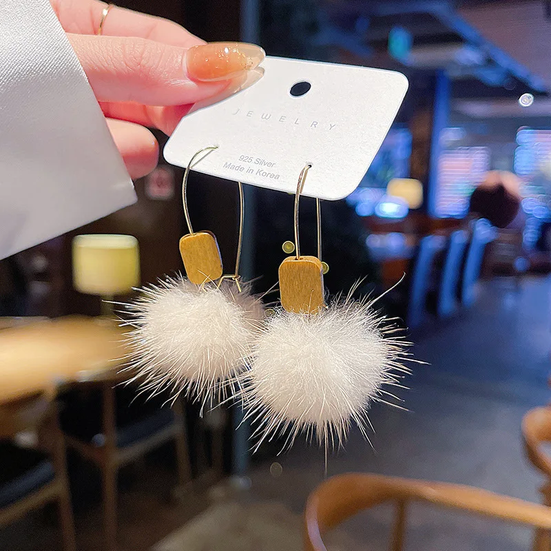 

2022 Korean New Female Hairball Dangle Earrings Luxury Geometric Earrings Exquisite Wholesale Jewellery for Women Fashion