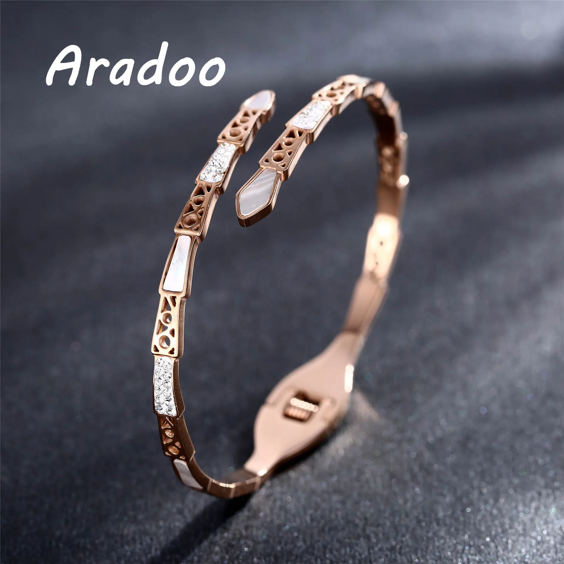 

ARADOO Light Luxury Titanium Plated 18K Rose Gold Micro-Set Diamond Shell Open Bracelet