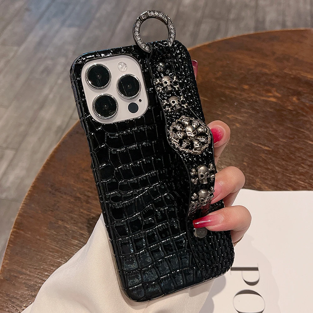 

Luxury skeleton Skull Case For iphone 14 Pro Max Case Leather Wristband Holder Phone Case For iphone 13 12 11 XR XS Max Cover