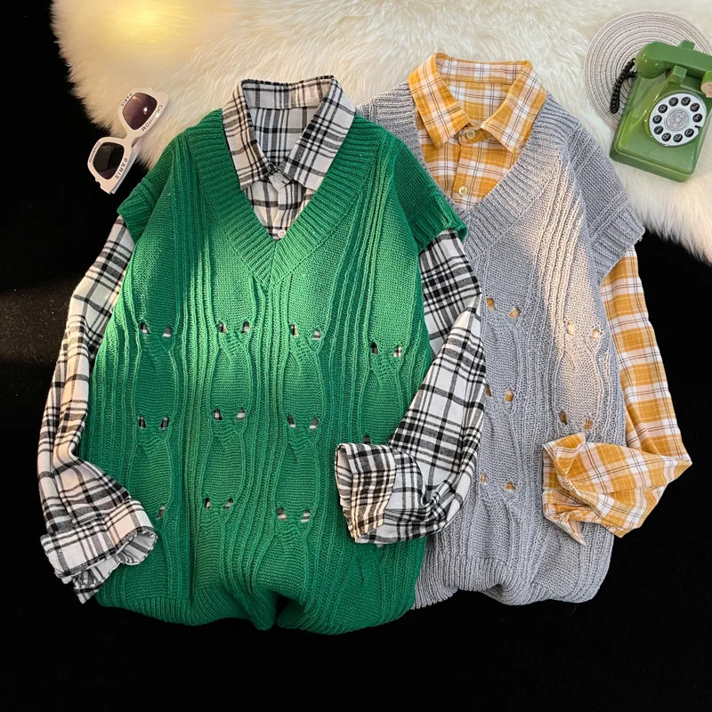 

ZCSMLL Autumn and winter solid color v-neck ripped sweater vest men's Korean version loose trend sleeveless knitted vest