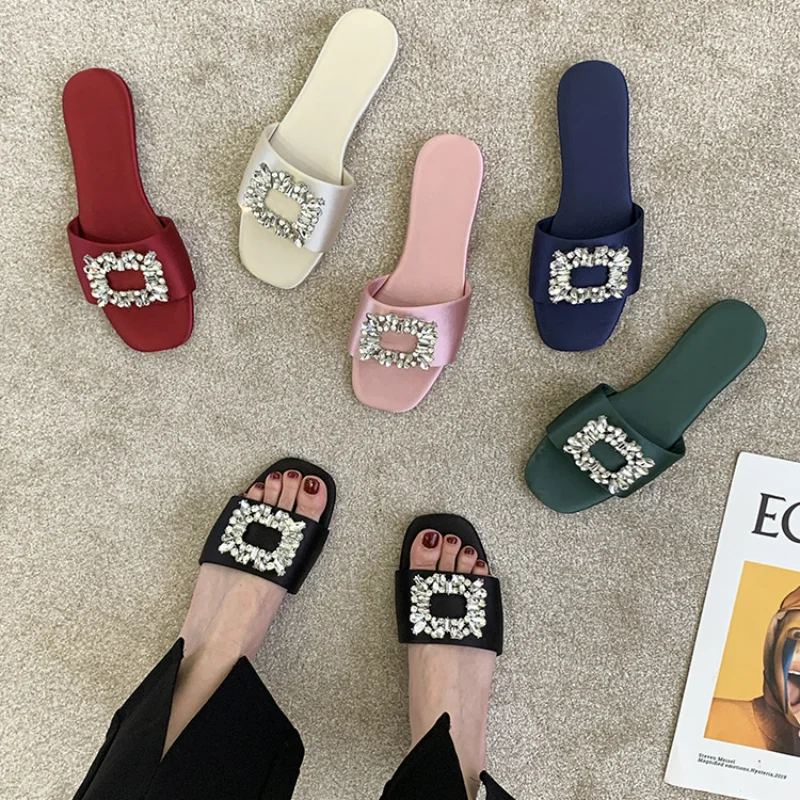 

2023 Summer New Square Rhinestones Satin Flat Slippers for Women Shoes Fashion Slides Comfort Light Sandals Female Silk Sandalia