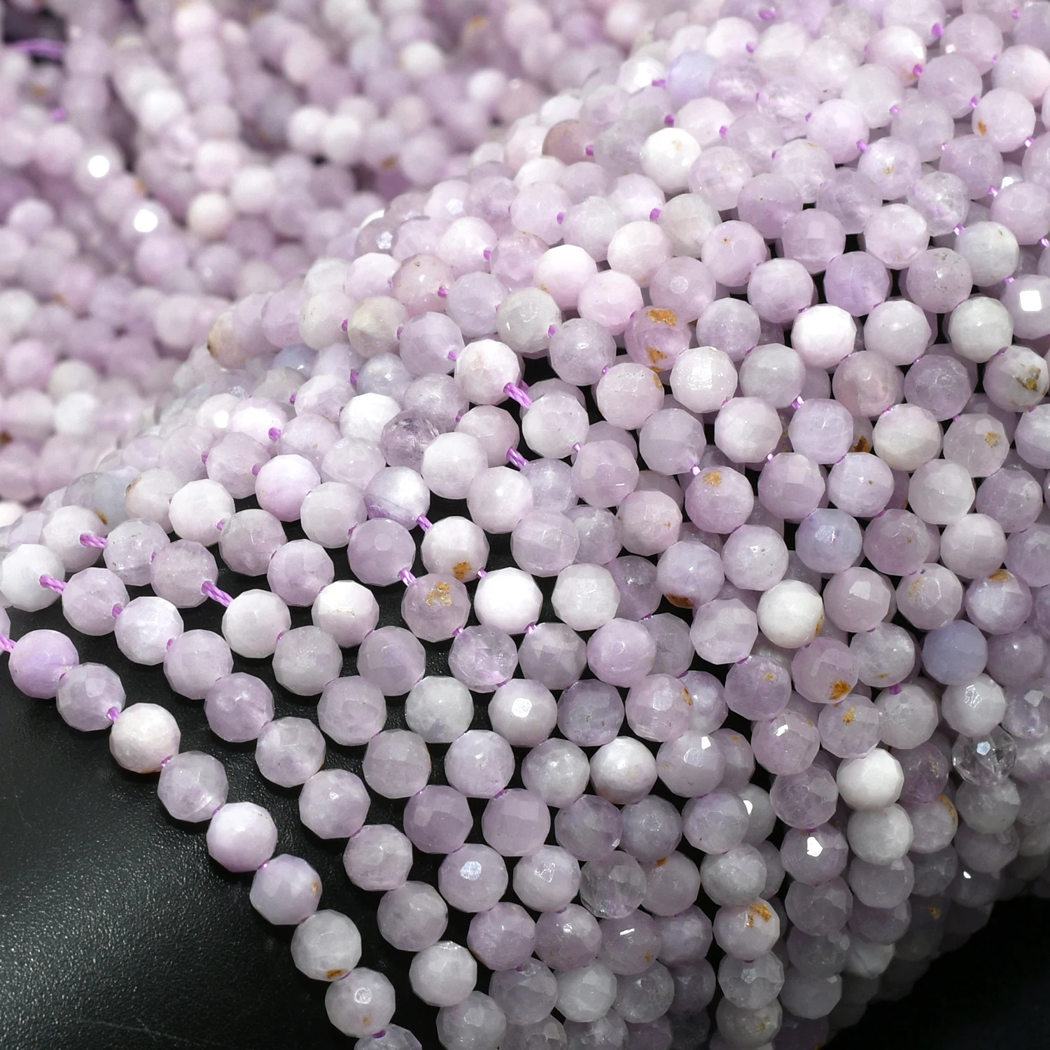 Натуральный кунцит с небольшим дефектом граненые круглые бусины 4 6 мм