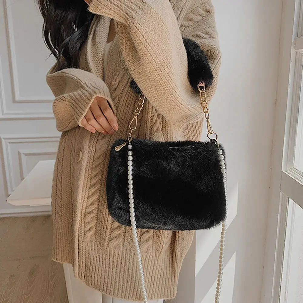 

Luxury Furry Handbag Faux Fur Soft Fluffy Pearl Chain Bag Plush Shoulders Bags Plush Tote Bags Phone Bag