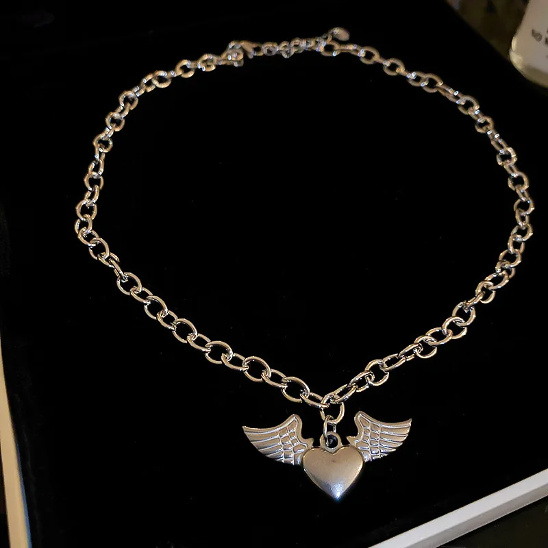 

Angel Wings Love Chain Necklace European and American Clavicle Chain Necklace Women