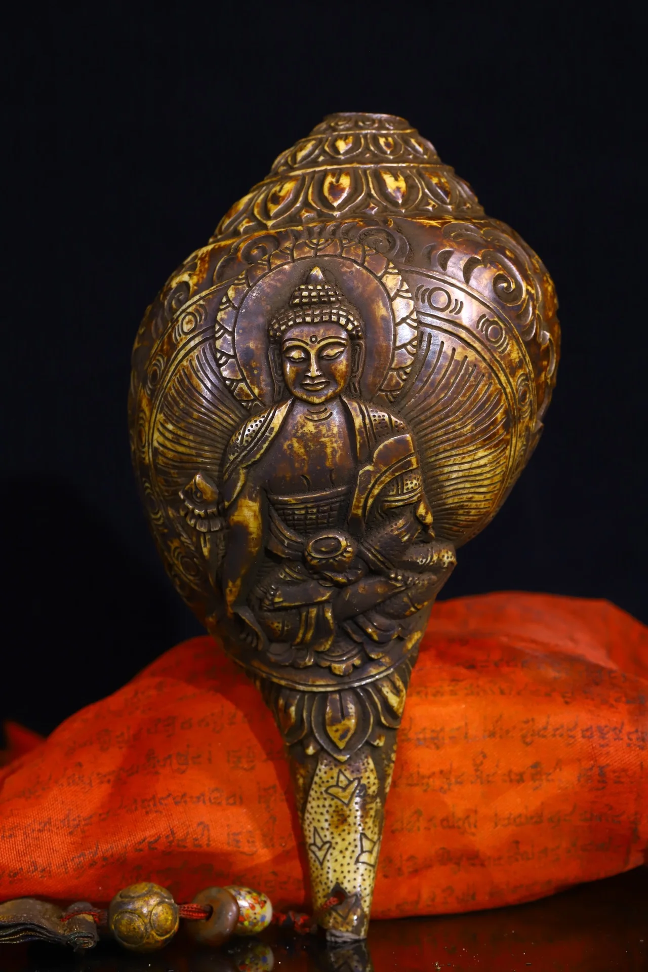 

9" Tibetan Temple Collection Old Natural Conch Patina Shakyamuni Buddha Conch Buddhist utensils pendant gem Town house Exorcism