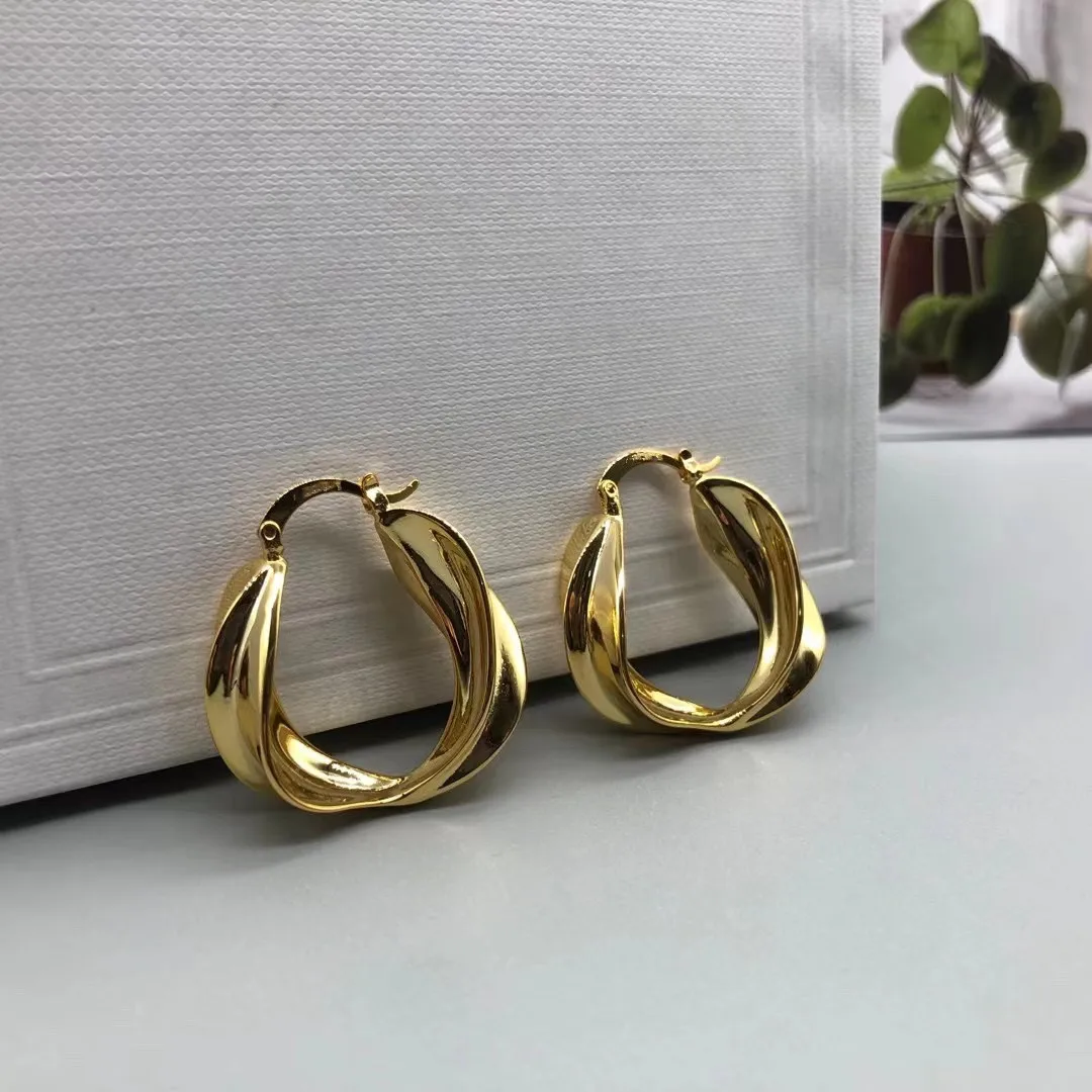 

European and American popular button earrings