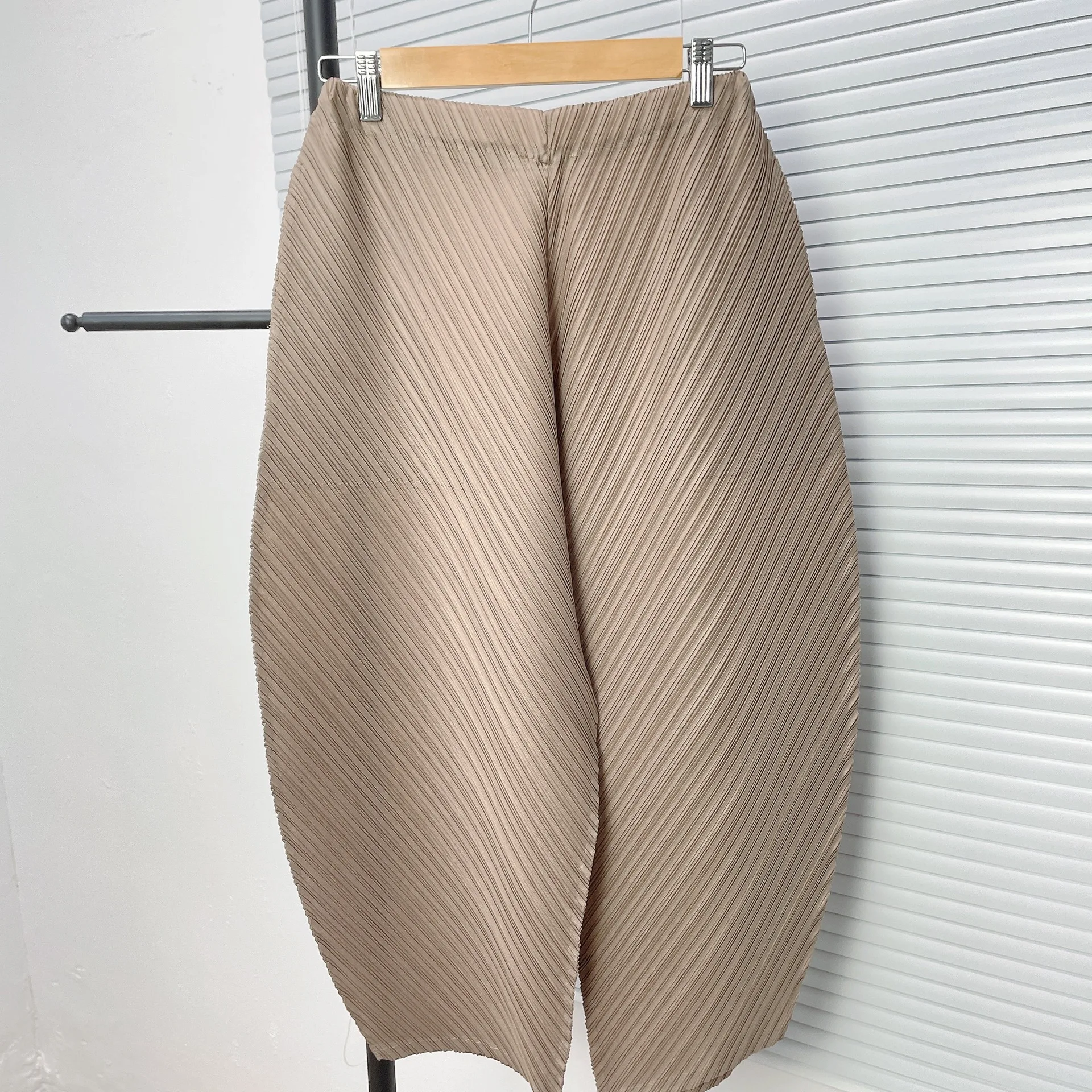 

Miyake pleated nine-point harem pants summer new fashion casual pants loose and thin mid-waist long pants women