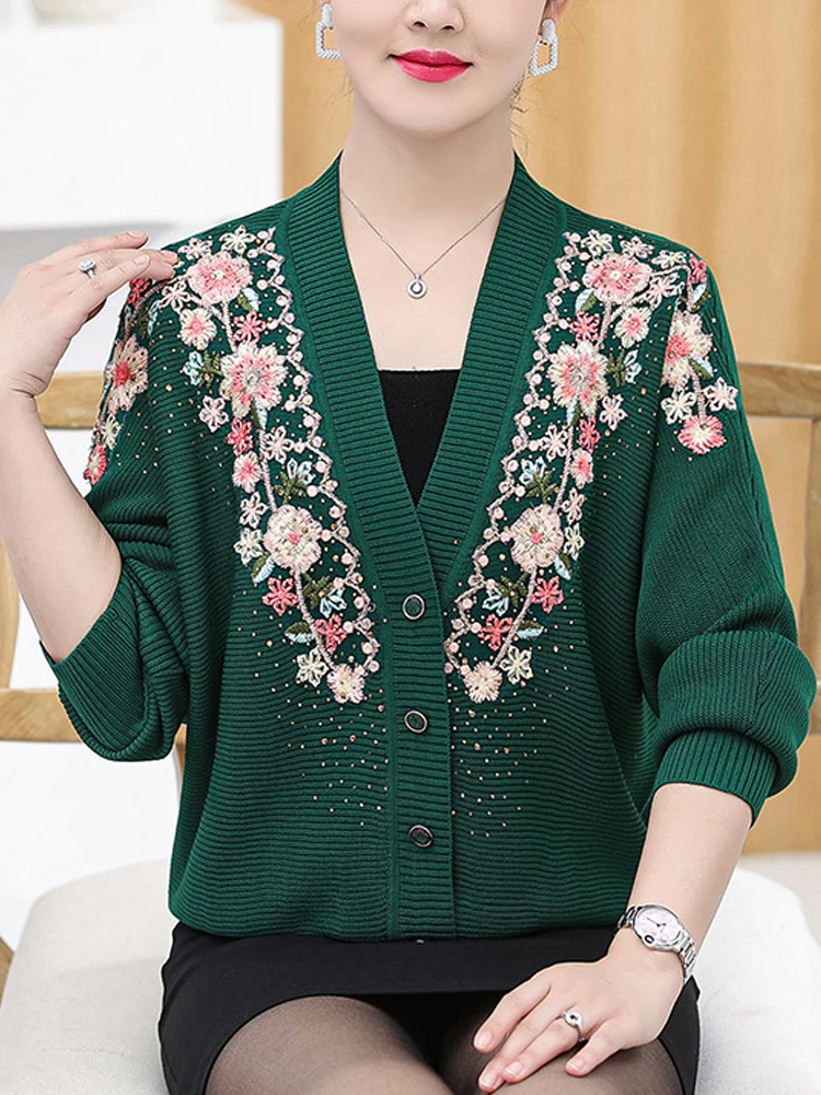 

Женский трикотажный кардиган с V-образным вырезом и вышивкой