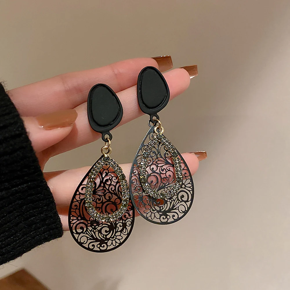 

Vintage Openwork Water Drop Earrings for Women Temperament Ear Studs S925 Zircon Ear Hoops Charm Girl Trend Jewelry Party Favors