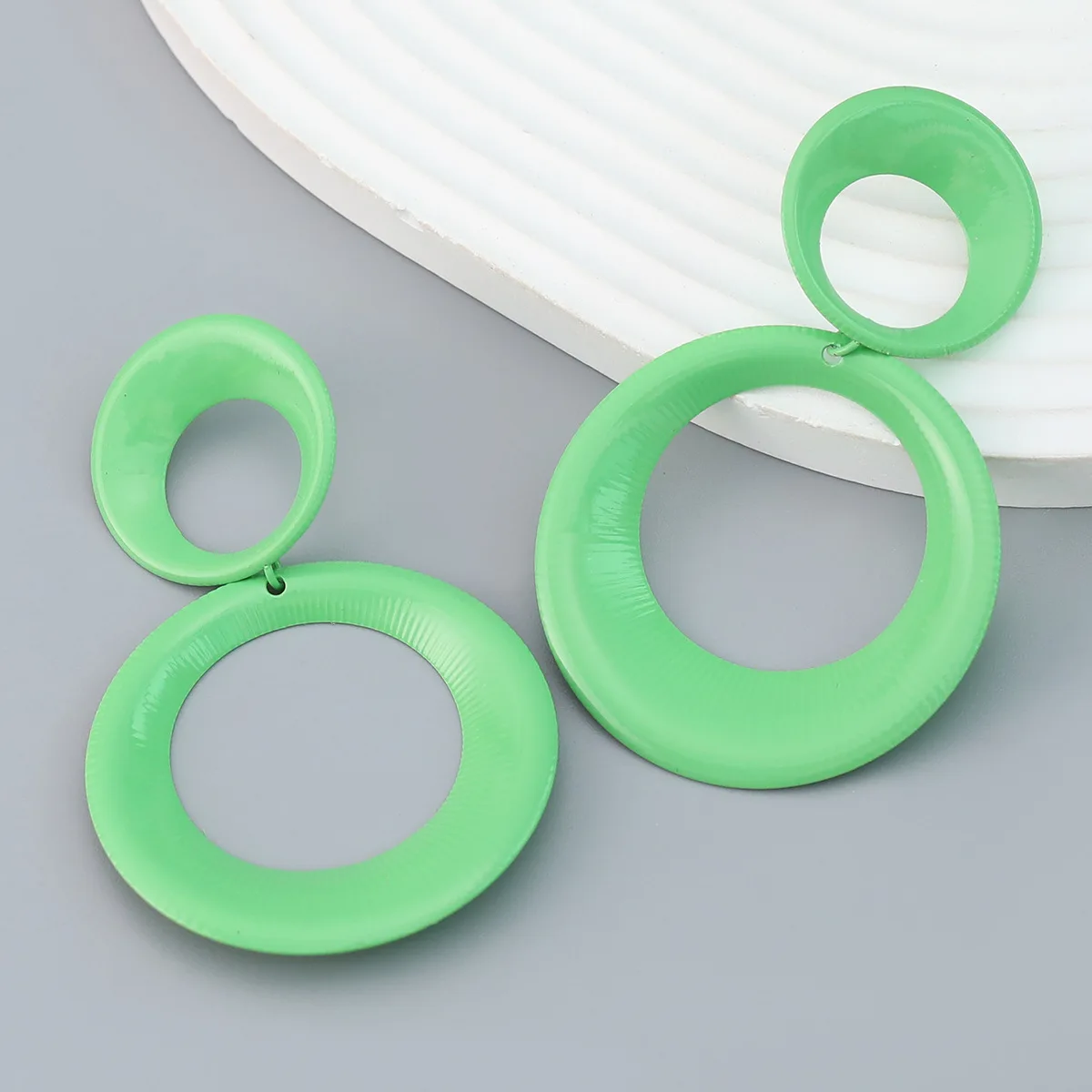 2023 New Fashion Summer Trend Metal Alloy Colorful Painting Round Circle Drop Earrings for Women Exaggerate Statement Jewelry