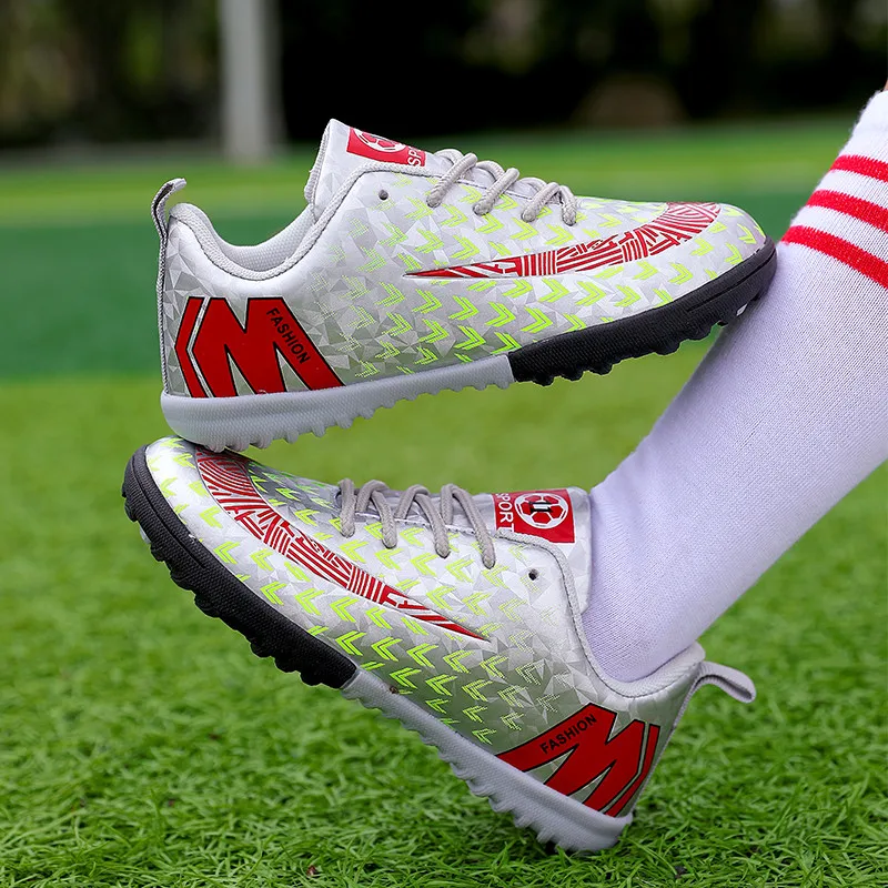 2022 Fashion Printed Low Soccer Sneakers Kids Non-slip Rubber Turf Football Boots for Children Boy Teenage Sneakers botas futbol