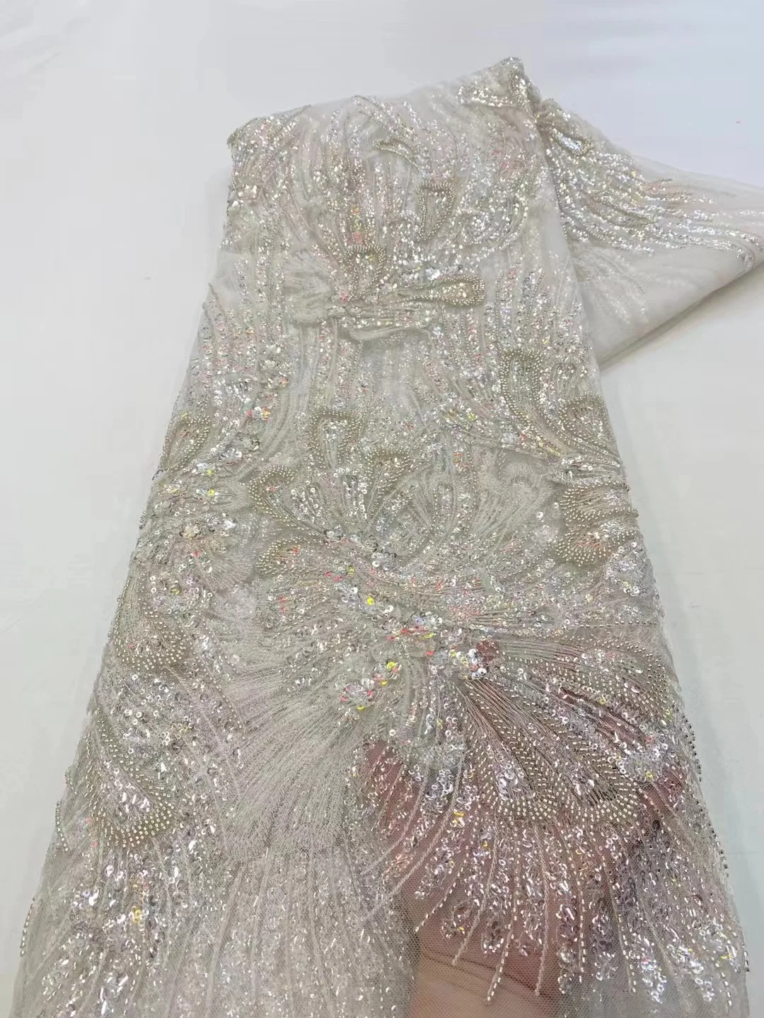 Рисунок 4 - Кружевная вышивка ручной работы из бисера