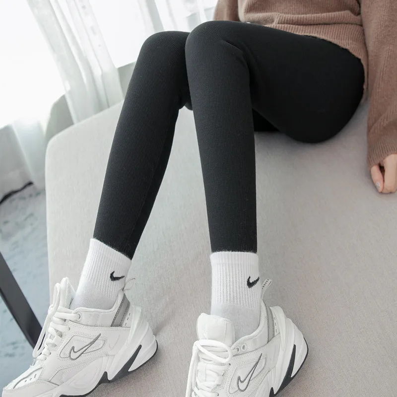 Зимние леггинсы женские теплые брюки однотонные бархатные эластичные с высокой