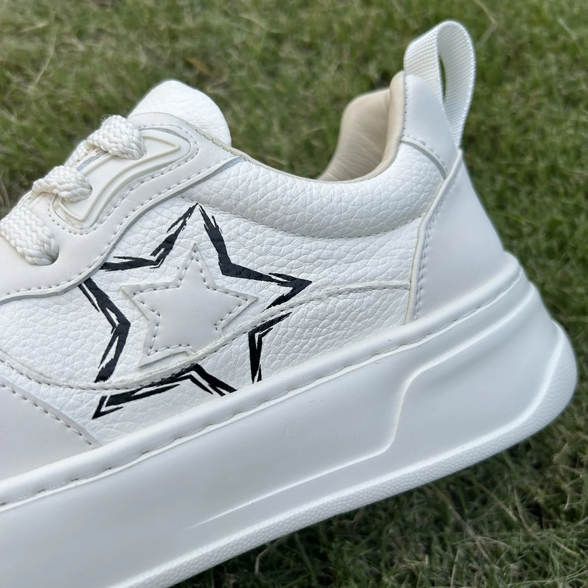 2024 New Men's Leather Breathable White Shoes Korean Fashion Versitile XINGX Sports Casual