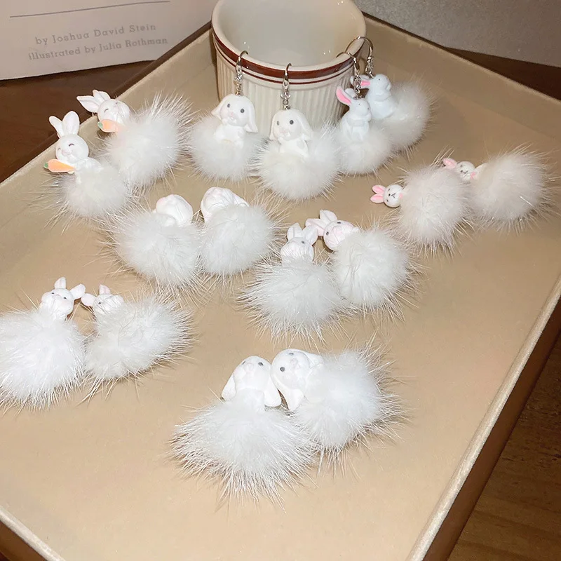 

Серьги-кольца женские с белыми кроличьими шариками, серебристые милые ювелирные украшения в Корейском стиле, изящные подарки для девушек
