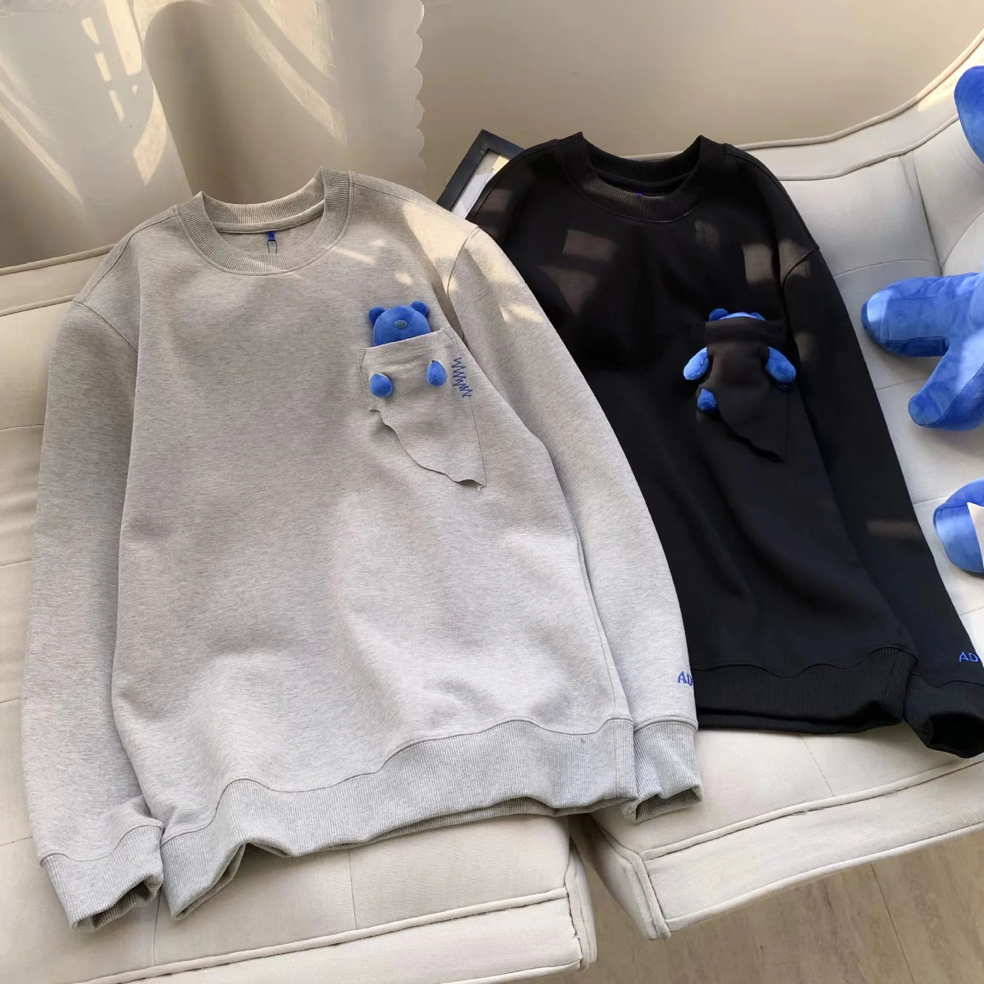 

Ripped Pocket Bear Sweater Autumn and Winter New Style Korean Fashion Brand Lovers Crew Neck Pullover