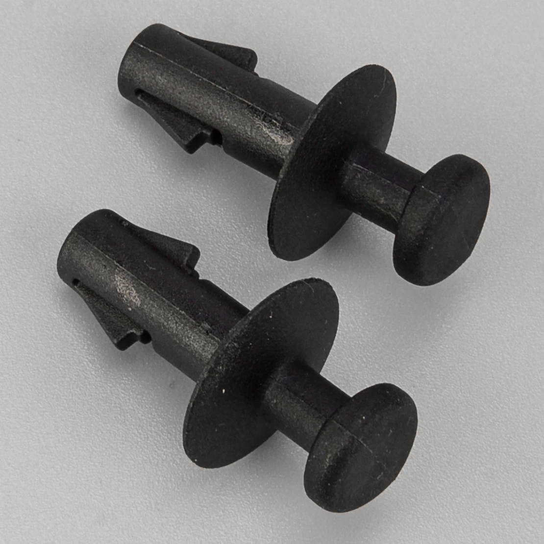 

2 шт., штатив с поворотным зажимом для Buick Encore Chevrolet Trax Tracker MK1 95129884-2013 2018, черный пластик