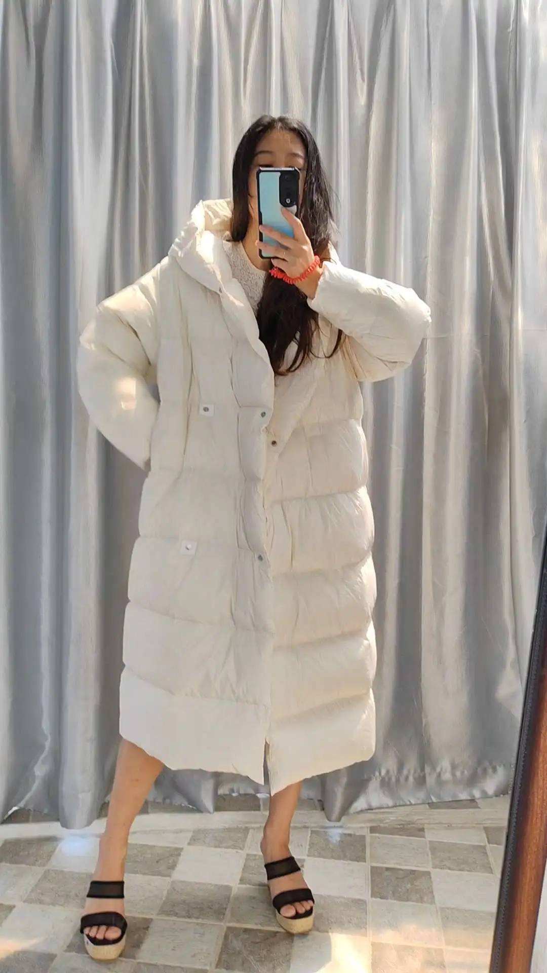 Однотонное пальто с капюшоном женская зимняя новая свободная модель средней