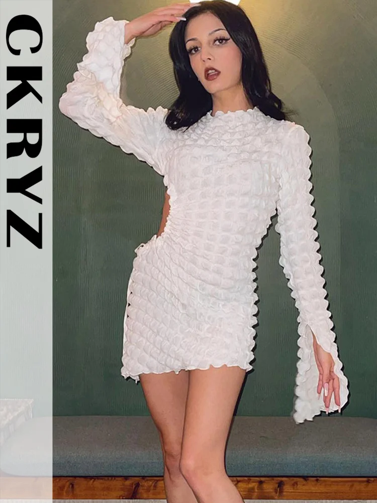 

Женское платье-мини с длинным рукавом, круглым вырезом и рюшами