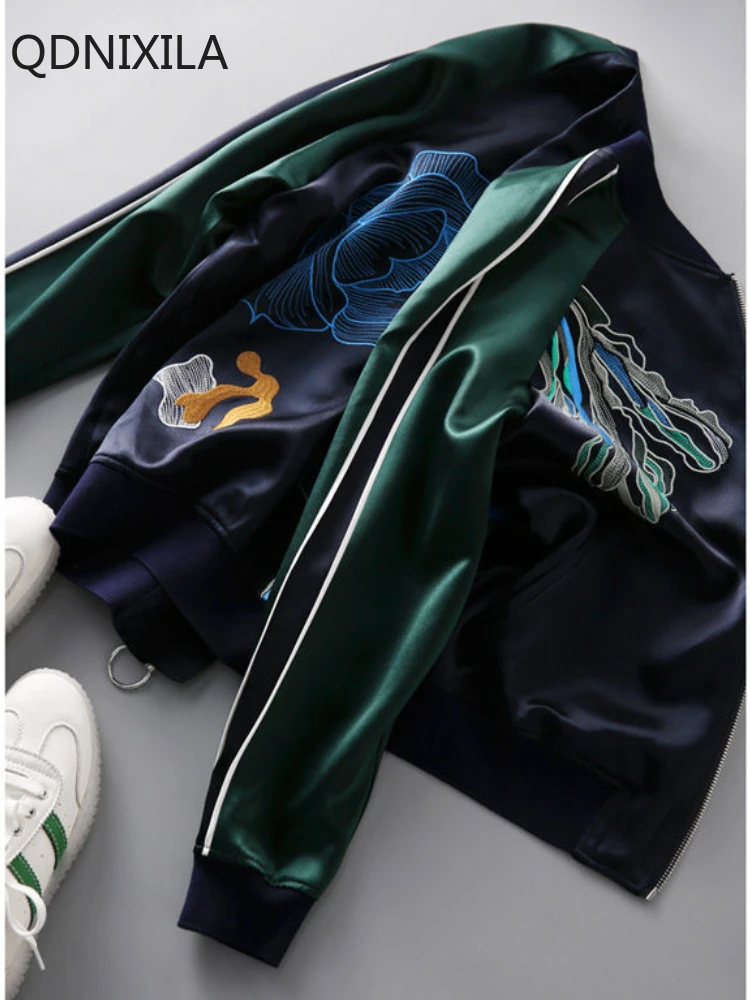 Женская джинсовая куртка с вышивкой