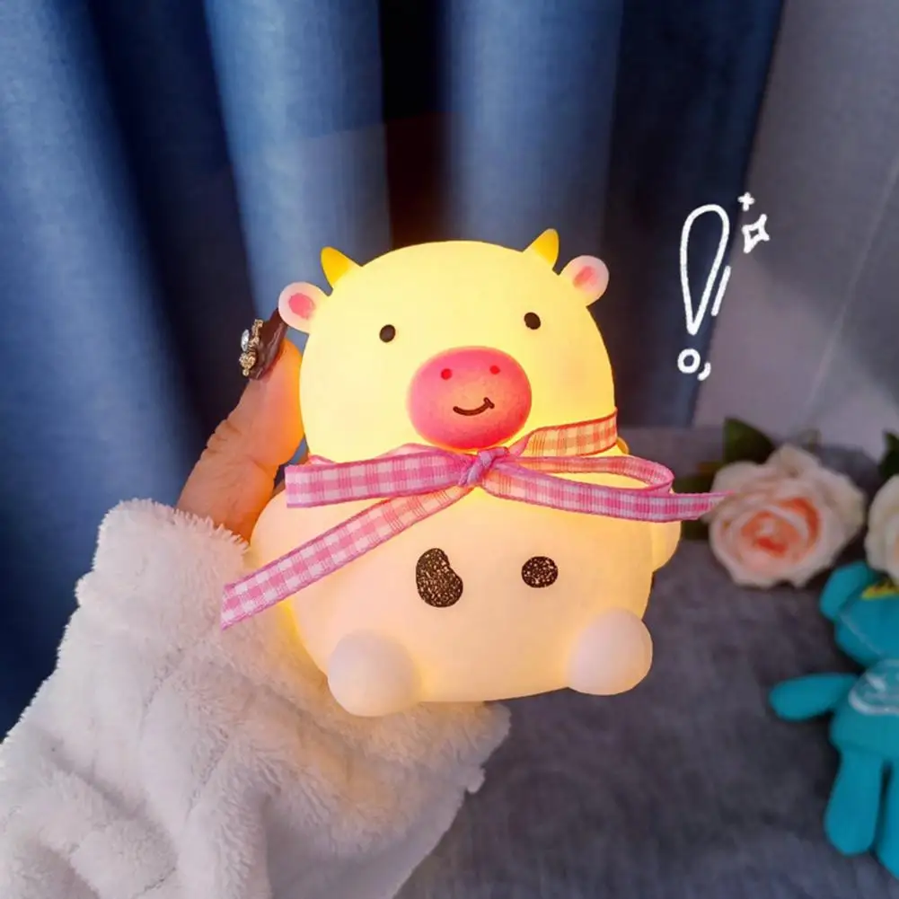 

Привлекательная прикроватная Светодиодная лампа, многофункциональная настольная лампа без мерцания, светодиодная мультяшная корова, ламп...