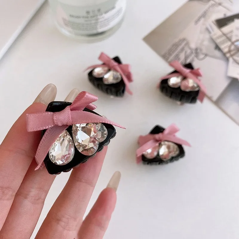 

Headwear Set New Women Fashion Claws Heart Shaped Bow Black Acrylic Hair Claws Suitable for Girls Hairpin Hair Accessories