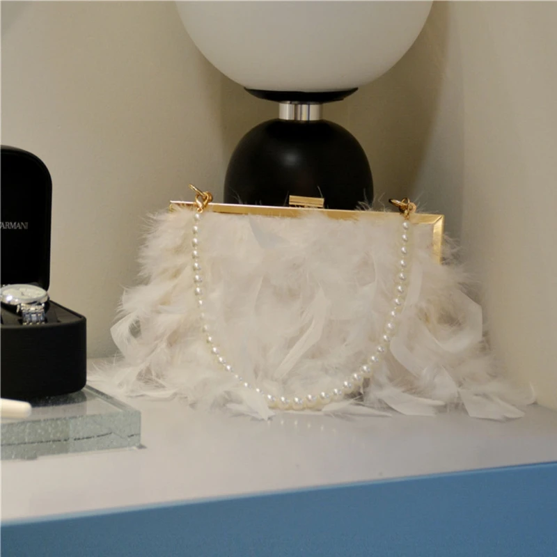 

Evening Purse with Pearl Strap Chain Clutch Bags Feather Crossbody Bag for Women Girl Ladies