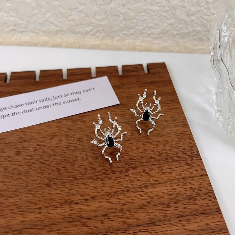 

Vintage Punk Silver Color Zircon Spider Earrins for Women Girls New Fashion Metal Black Spider Geometric Rings Halloween Gifts