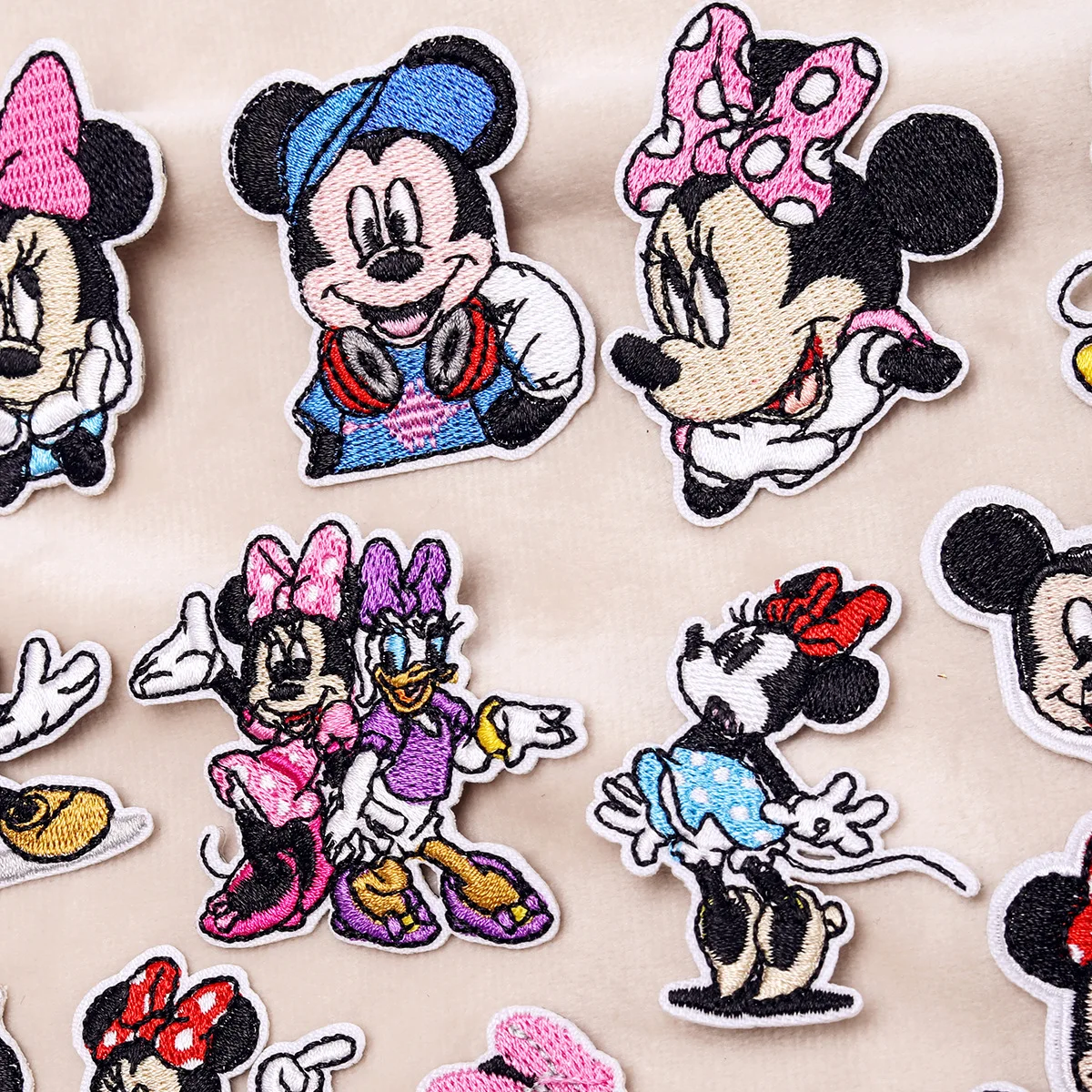 29Pcs Cartoon Mickey Mouse Minnie Patches Iron on Patch for DIY Sew Decor Clothes Hat T shirt Haftowana aplikacja na tkaninie