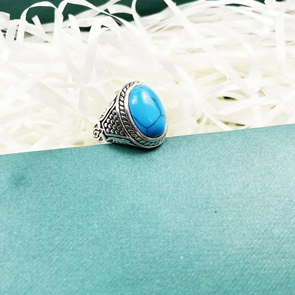 Коктейльное кольцо коричневый тигровый глаз овальный синий камень