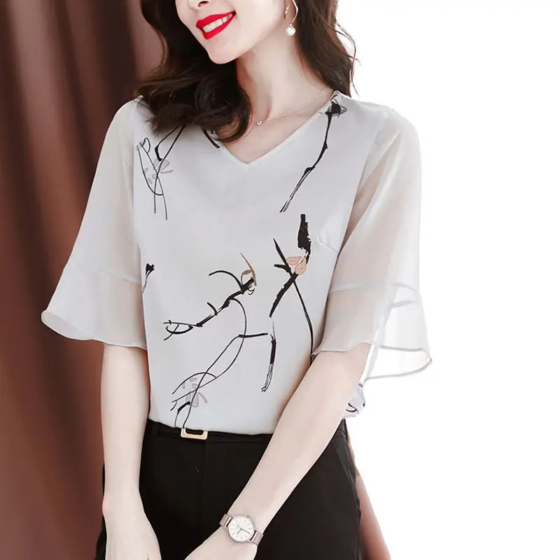 

Chiffon shirt female 2022 summer new V collar five-point plug lot leaf design small foreign silkworm silk textile blouse top