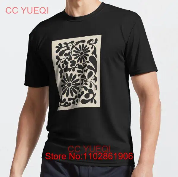 Футболка с абстрактными цветами и формами