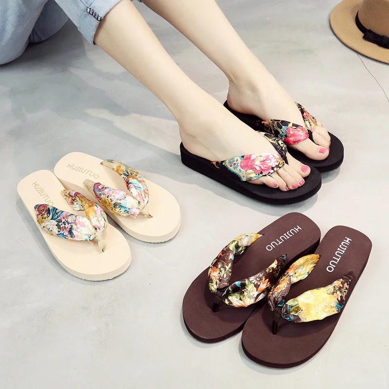 

Женские шлепанцы на танкетке, удобные пляжные сандалии на среднем каблуке, на платформе, в Корейском стиле, лето