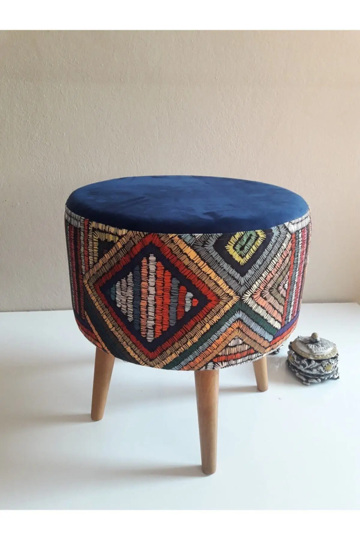 

Декоративный цилиндрический пуф Hornbeam в стиле ретро, с деревянными ножками, в этническом стиле, с узором темно-синего цвета, скамейка, диван, ...