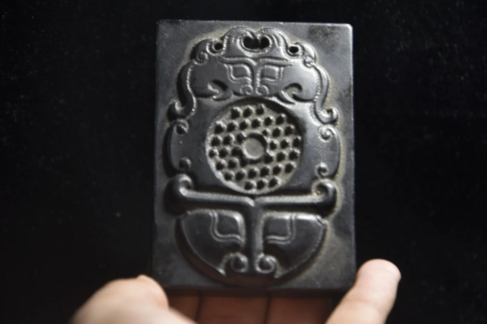 

China Hongshan Culture Magnetic Black Iron Meteorite Sculpture Lucky'“Dragon”Necklace/Waist Tag Home Decoration