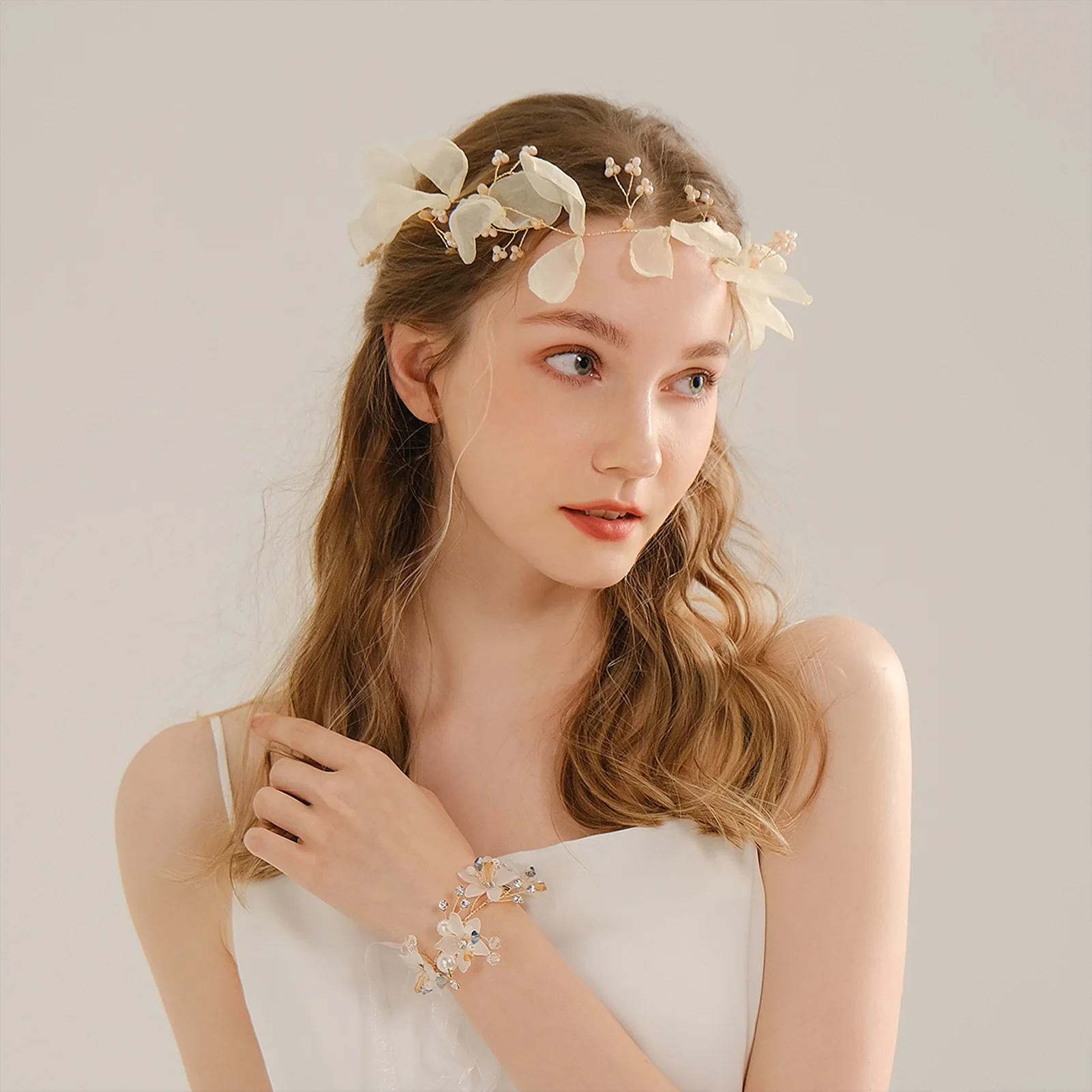 

Bridal Pearls Hair Hoop Hand Beading Nonslip Floral Headwear for Valentine's Day Christmas Gift PR Sale