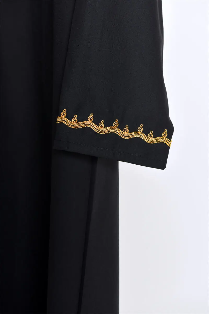 Свободное мужское платье с V-образным вырезом